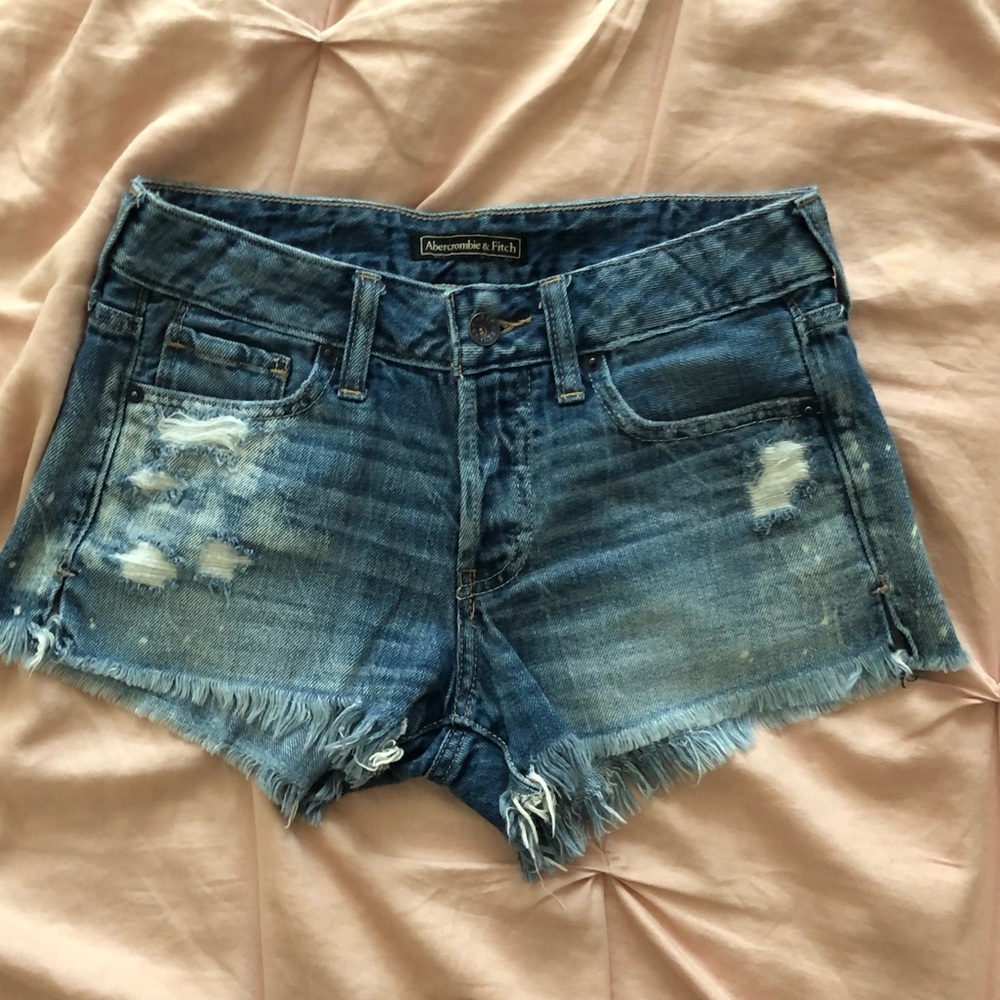 Distressed paint splattered jean shorts!